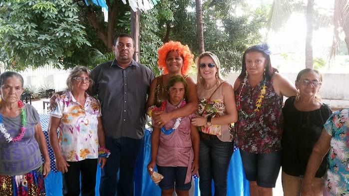 Clube da Melhor Idade de Oeiras realiza Baile do Havaí - Imagem 7