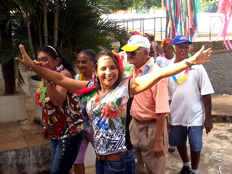 Clube da Melhor Idade de Oeiras realiza Baile do Havaí