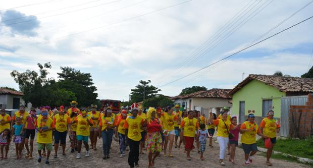 Carnaval da terceira idade empolga participantes! - Imagem 2