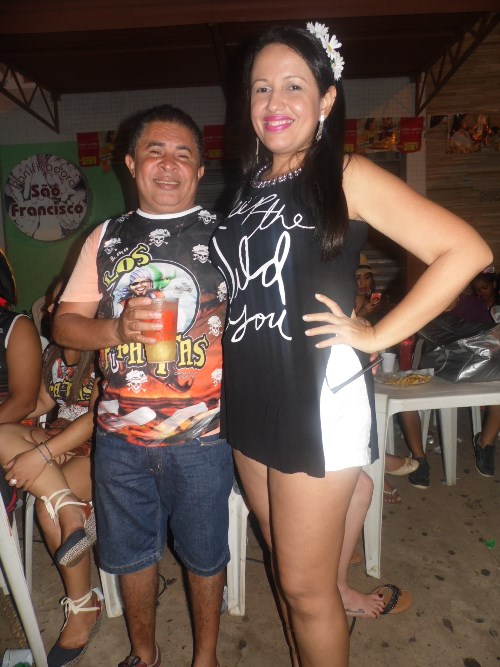 Avenida fica lotada de foliões no primeiro dia de carnaval em União - Imagem 13