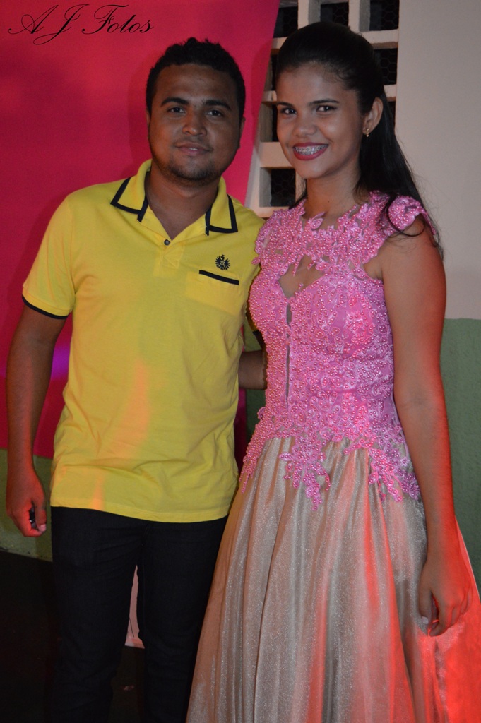 Família e amigos comemoraram os 15 anosda Jovem Elaine - Imagem 9