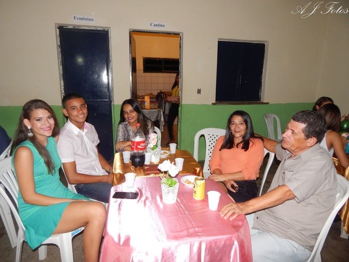 Família e amigos comemoraram os 15 anosda Jovem Elaine - Imagem 28