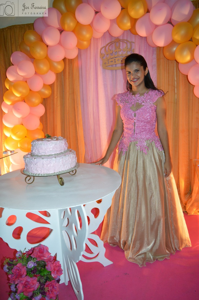 Família e amigos comemoraram os 15 anosda Jovem Elaine - Imagem 5