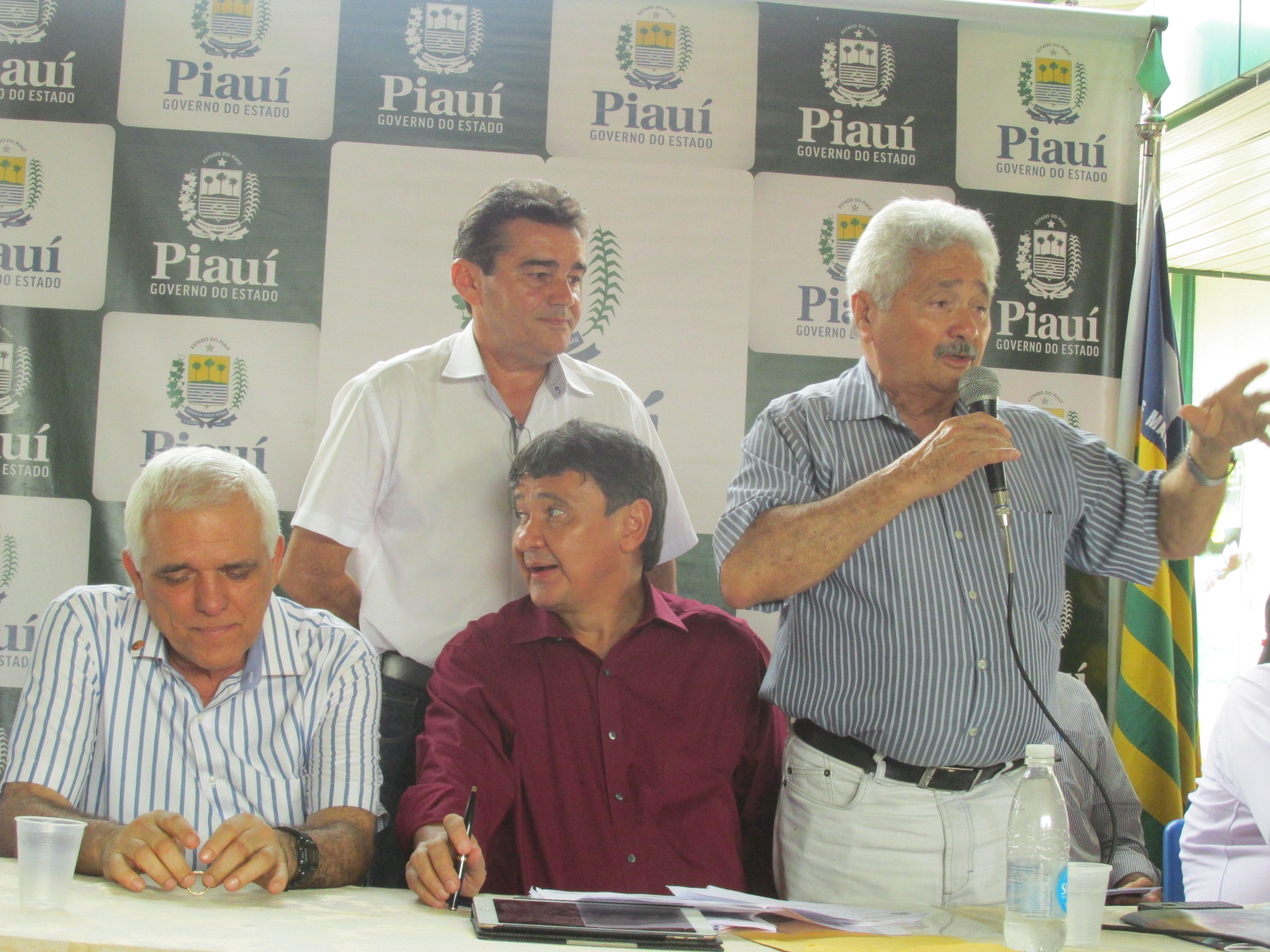 Governador Assina Ordens de Serviços em Morro do Chapéu