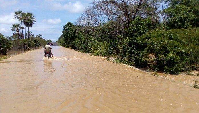 Açude de Campo Largo-Pi rompe e PI 112 fica intrafegável - Imagem 1