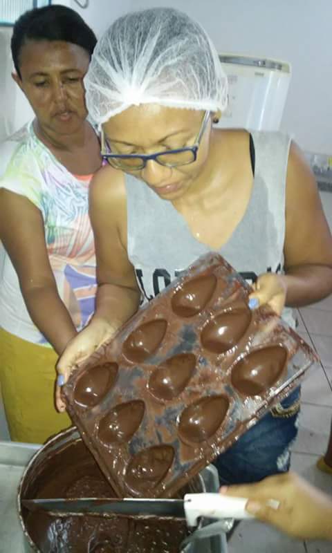 Ovos de Páscoa são produzidos em oficina em Oeiras - Imagem 1