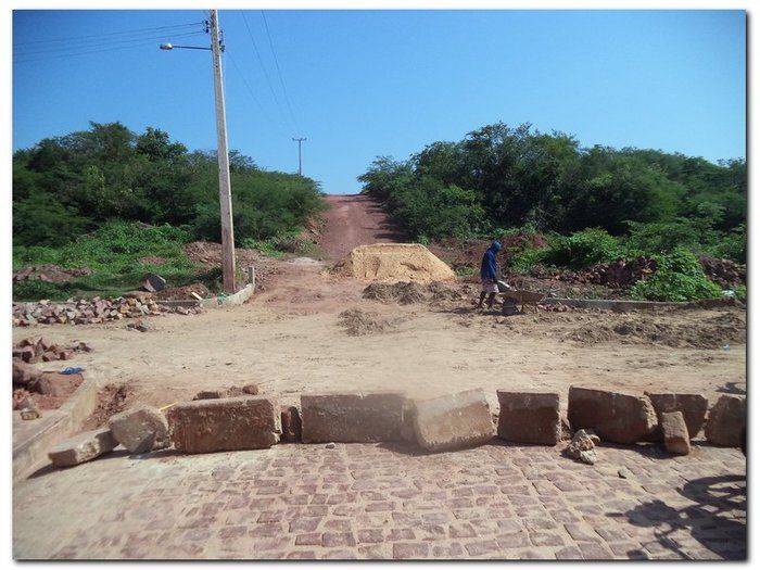 Prefeitura Municipal de Inhuma pavimenta a Rua Antonio Marques  - Imagem 12