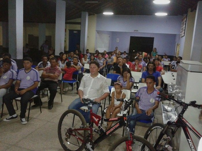 Integrantes do Grupo Campos Bike realizam palestra aos estudantes - Imagem 7
