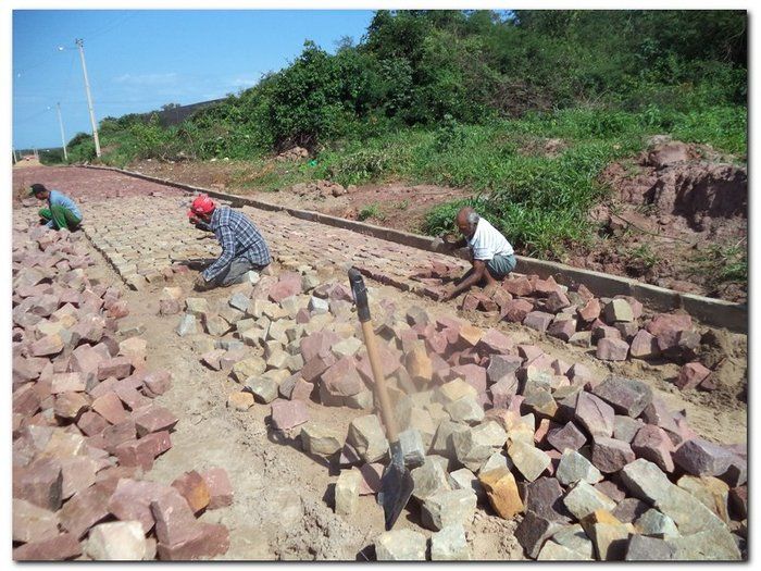 Prefeitura Municipal de Inhuma pavimenta a Rua Antonio Marques  - Imagem 5