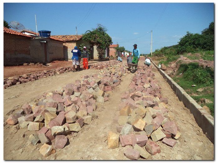 Prefeitura Municipal de Inhuma pavimenta a Rua Antonio Marques  - Imagem 1