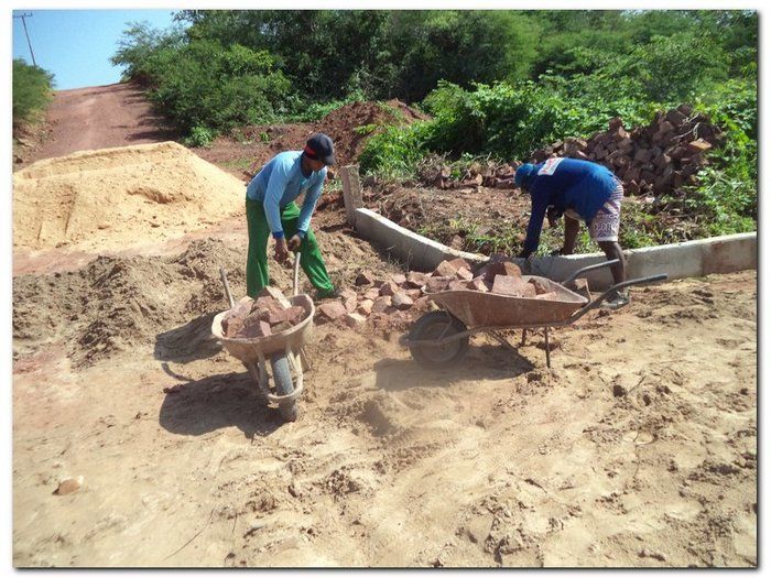 Prefeitura Municipal de Inhuma pavimenta a Rua Antonio Marques  - Imagem 11