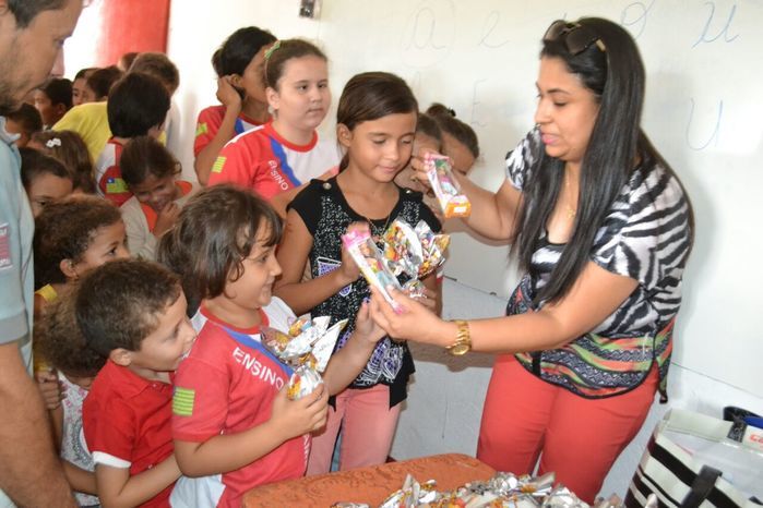 Primeira dama faz entrega de ovos da páscoa em zona rural - Imagem 13