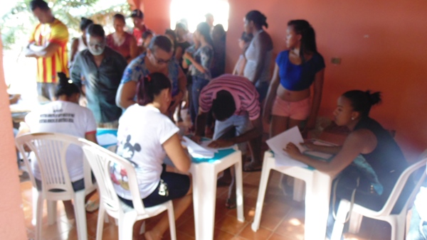 Moradores de Santo Inácio recebem peixes para a Semana Santa - Imagem 1