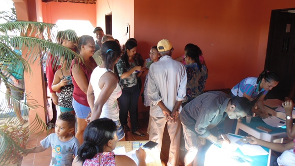Moradores de Santo Inácio recebem peixes para a Semana Santa - Imagem 4