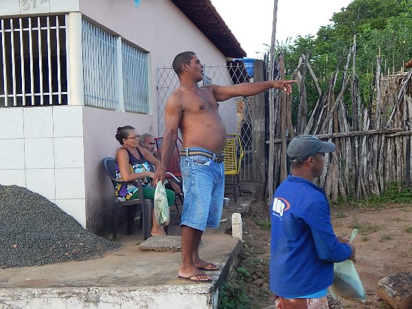 Prefeito distribuiu mais de 2.500 quilos de peixe para a População - Imagem 5
