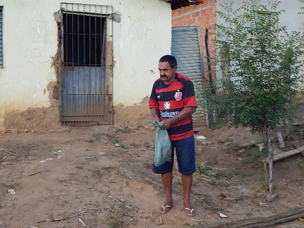 Prefeito distribuiu mais de 2.500 quilos de peixe para a População - Imagem 6