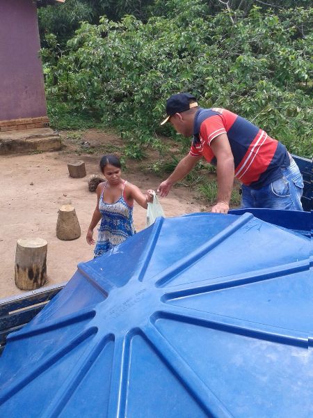 Prefeito distribuiu mais de 2.500 quilos de peixe para a População - Imagem 11