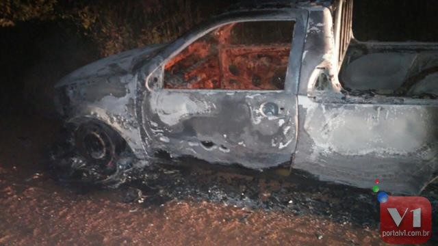 Banco do Brasil da Inhuma é dinamitado por assaltantes. Fotos - Imagem 3