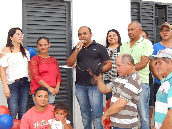 Prefeito Entrega Casa para família em Lagoinha  - Imagem 5