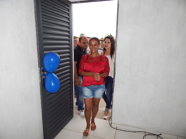 Prefeito Entrega Casa para família em Lagoinha  - Imagem 13
