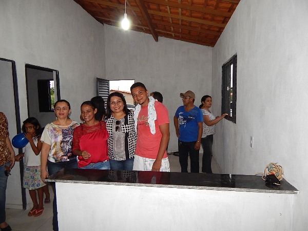 Prefeito Entrega Casa para família em Lagoinha  - Imagem 15