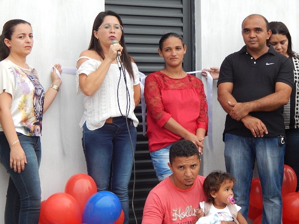 Prefeito Entrega Casa para família em Lagoinha  - Imagem 7