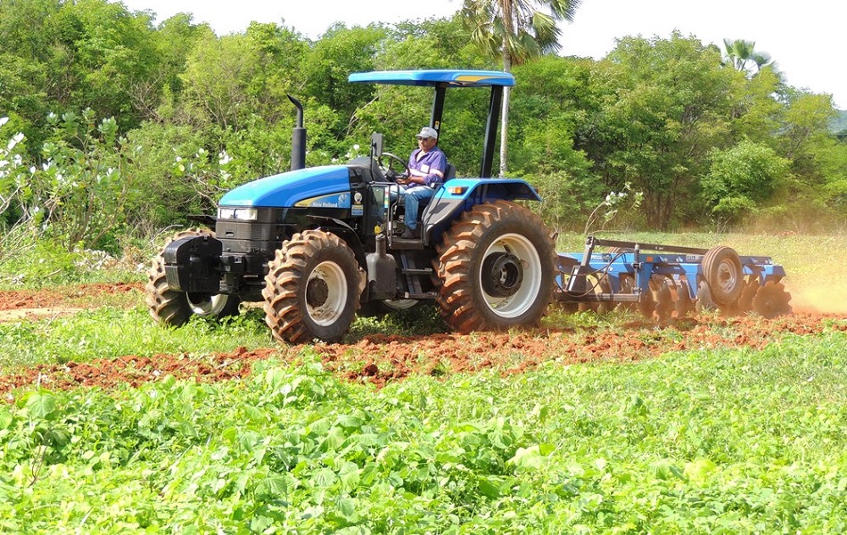 Máquinas agrícolas ajudam a impulsionar agricultura familiar