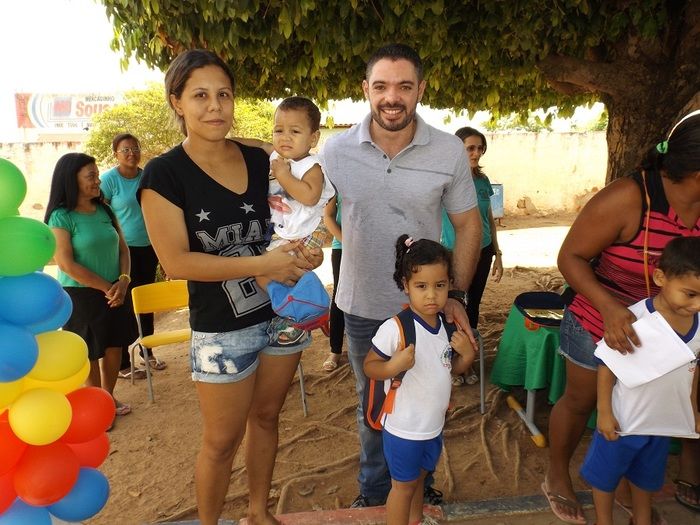 Alunos de Oeiras recebem livros didáticos e paradidáticos - Imagem 15