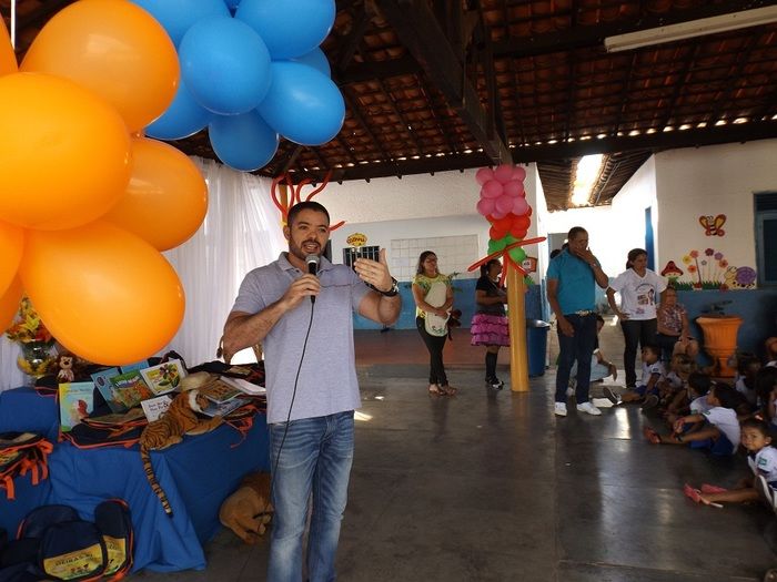 Alunos de Oeiras recebem livros didáticos e paradidáticos - Imagem 5