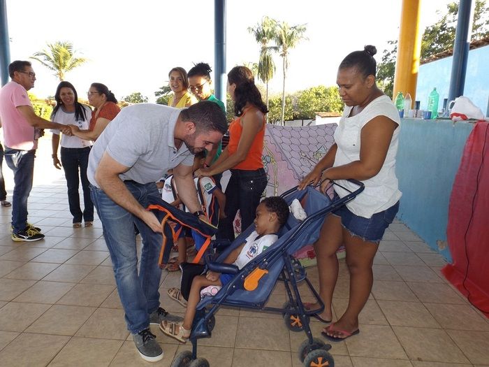 Alunos de Oeiras recebem livros didáticos e paradidáticos - Imagem 20