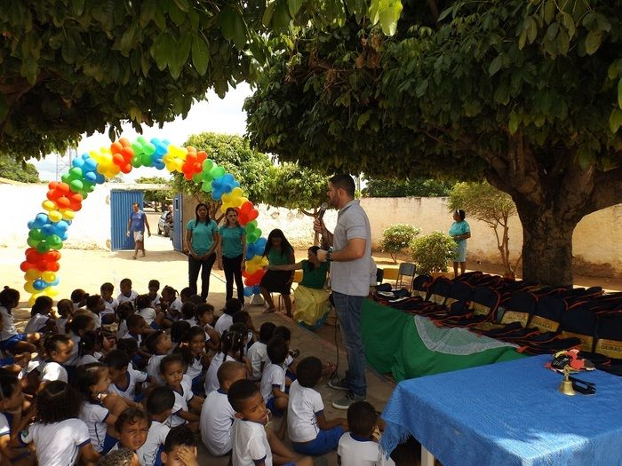 Alunos de Oeiras recebem livros didáticos e paradidáticos - Imagem 13