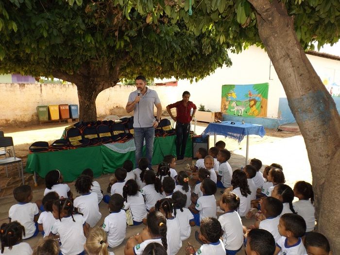 Alunos de Oeiras recebem livros didáticos e paradidáticos - Imagem 12