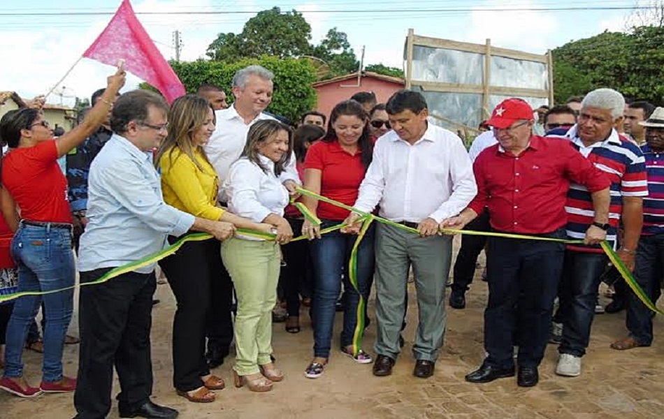 Governador e ministro anunciam mais obras em Pedro II