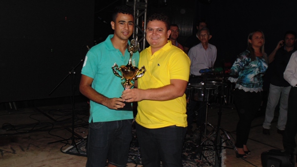 Prêmios são entregues aos vencedores de competições   - Imagem 18