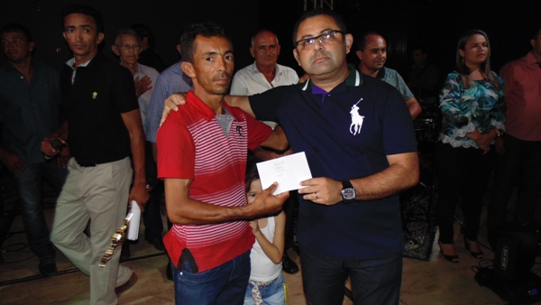 Prêmios são entregues aos vencedores de competições   - Imagem 28