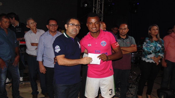 Prêmios são entregues aos vencedores de competições   - Imagem 33