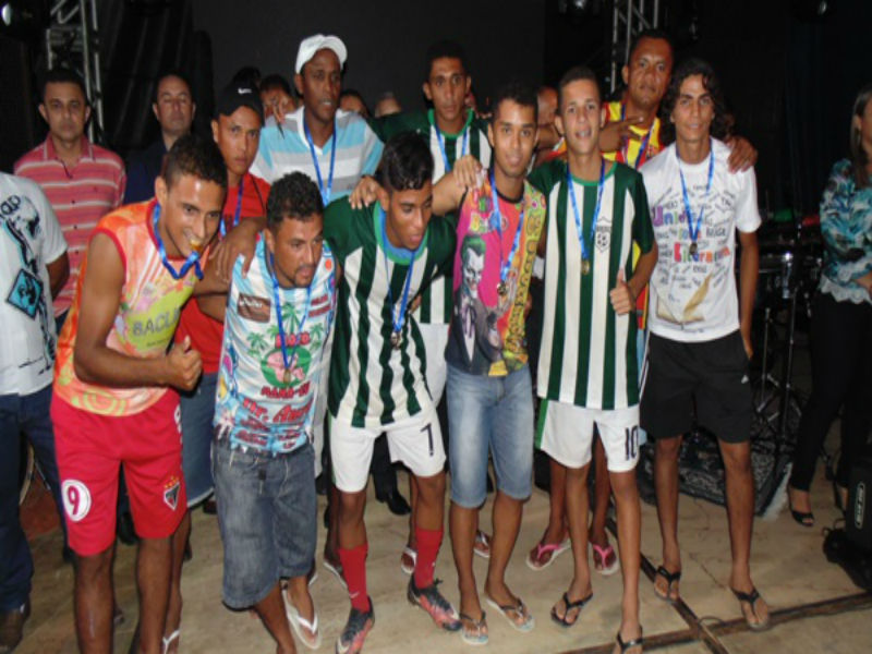 Prêmios são entregues aos vencedores de competições  