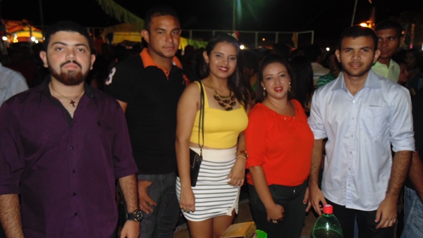 Público prestigia aniversario de 52 anos de Santo Inácio  - Imagem 20