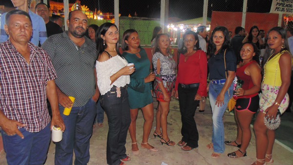 Público prestigia aniversario de 52 anos de Santo Inácio  - Imagem 25