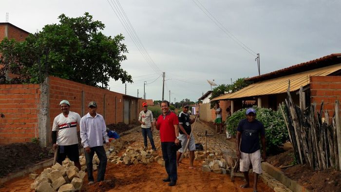 Prefeitura de Água Branca realiza obras de calçamento no bairro Poe - Imagem 1