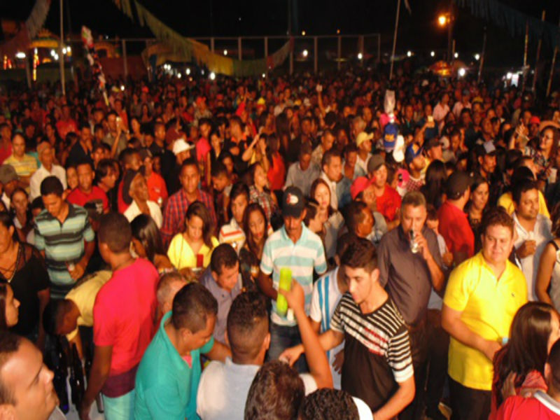 Público prestigia aniversario de 52 anos de Santo Inácio 