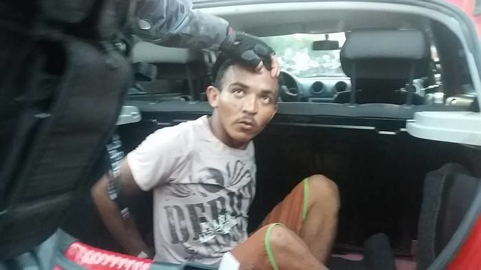 Homem é agredido por populares e preso após roubar celular - Imagem 1