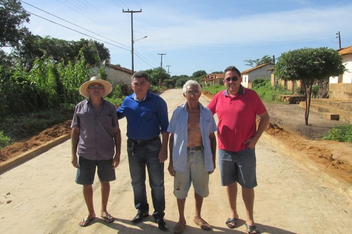 Prefeito Walter Alencar visita as Obras de Pavimentação  - Imagem 5