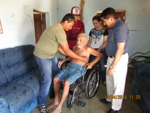 Dr. Zé Maria Realiza Entrega Cadeira de Rodas - Imagem 2