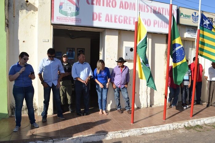 Alegretenses recebem presentes no 24º Aniversário da Cidade - Imagem 1