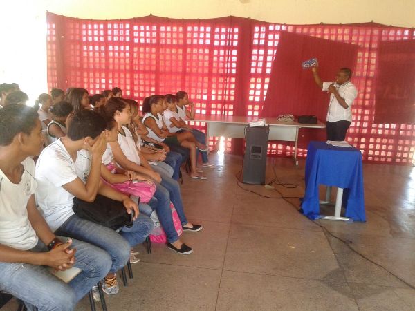 Alunos participam de palestra em Santo Inácio - Imagem 1