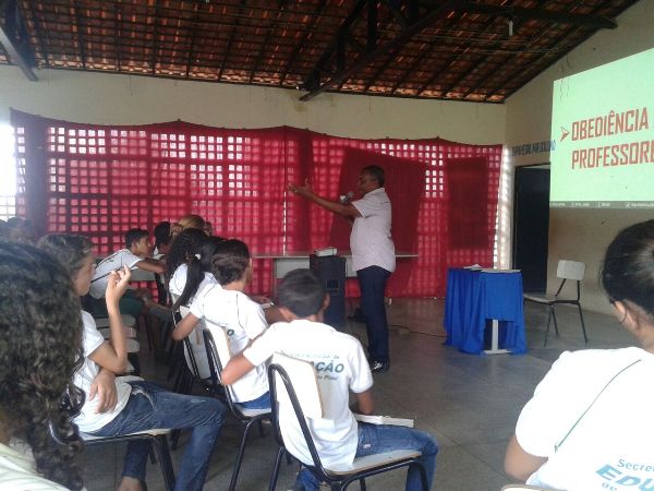 Alunos participam de palestra em Santo Inácio - Imagem 7