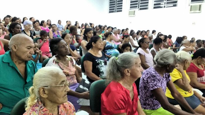 Prefeitura realiza festa em homenagem ao Dia da Mulher. - Imagem 7