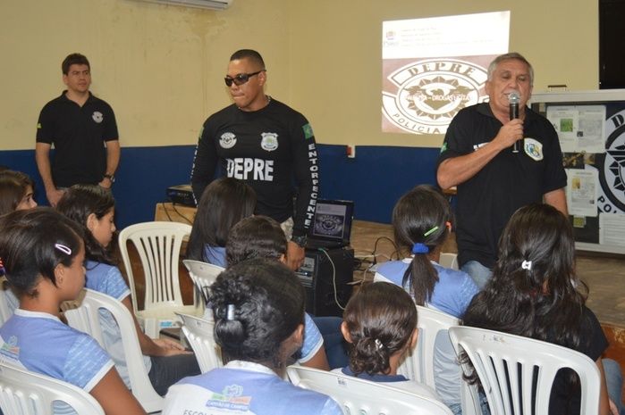 Equipe DEPRE realiza palestra preventiva contra drogas  - Imagem 9