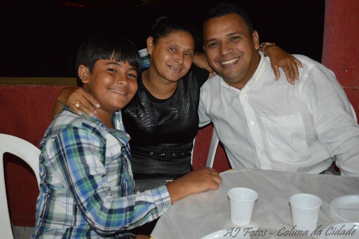 Jovem Ana Paula Sousa comemora sua formatura com família e amigos - Imagem 4